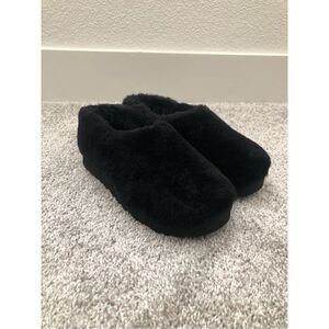 UGG Classic Cozy Bootie Slipper Women’s Size 7